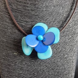 Collier "Petite fleur" en ivoire végétal
